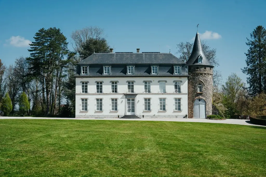 Article de blog 'Château d’Harveng : la naissance d’un grand Chardonnay belge' cover image.webp